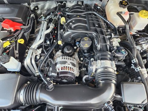 Used 2025 Jeep Gladiator Mojave w/ Convenience Group AWD/4WD image 29