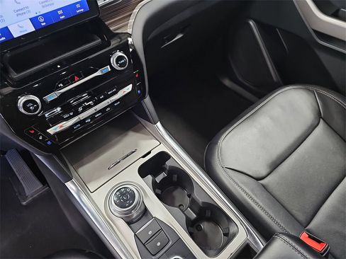 Used 2024 Ford Explorer Limited image 25