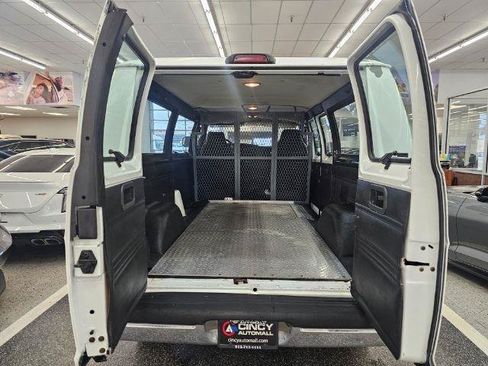 Used 2001 Dodge B2500 Passenger RWD image 24