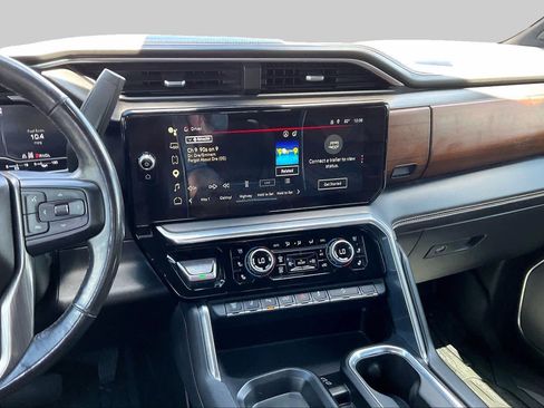 Used 2024 GMC Sierra 2500 Denali Ultimate AWD/4WD image 7