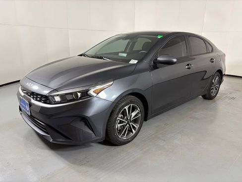 Used 2023 Kia Forte LXS image 4