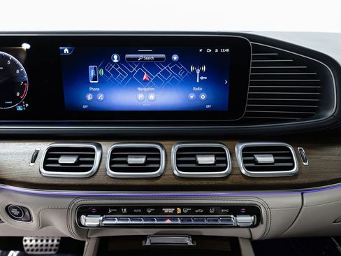 Used 2025 Mercedes-Benz GLS 63 AMG 4MATIC image 16