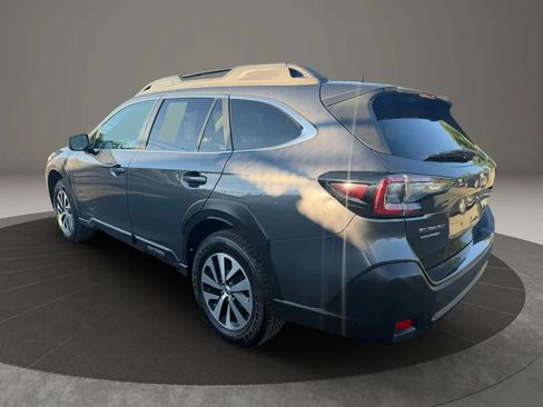 Used 2023 Subaru Outback Premium AWD/4WD image 7