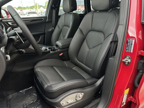New 2025 Porsche Macan image 5