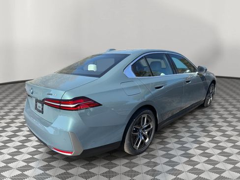 New 2026 BMW i5 eDrive40 w/ Premium Package image 3