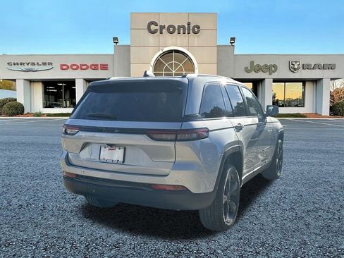 New 2025 Jeep Grand Cherokee Altitude RWD image 3