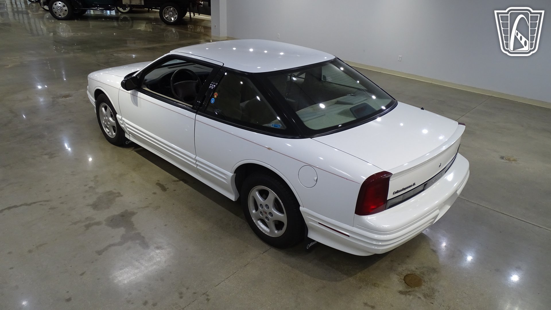 Used 1997 Oldsmobile Cutlass Supreme SL FWD image 8