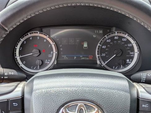 Used 2025 Toyota Highlander LE FWD image 24