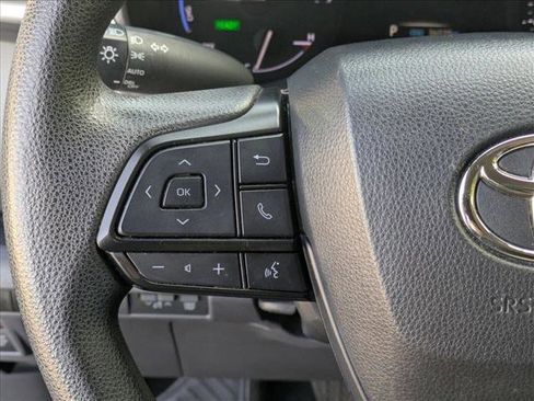 Used 2023 Toyota Sienna LE image 6