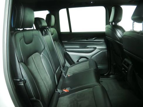 Certified 2023 Jeep Grand Cherokee Altitude AWD/4WD image 15