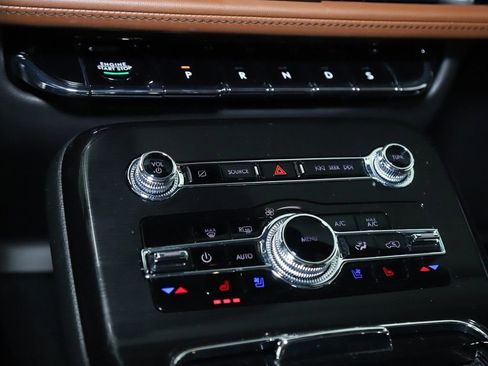 Certified 2023 Lincoln Nautilus Reserve w/ Luxury Package image 28