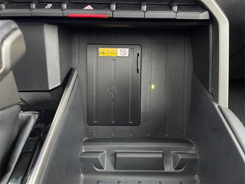 Used 2024 Toyota Tundra Limited image 24