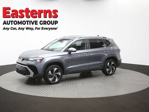 Used 2025 Volkswagen Taos SE AWD/4WD image 55