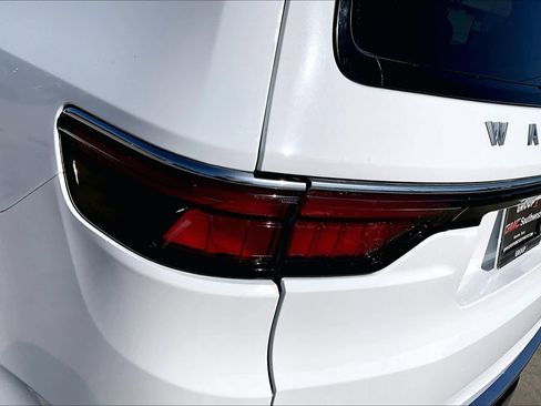 Used 2023 Jeep Wagoneer Series III w/ Premium Group I image 28