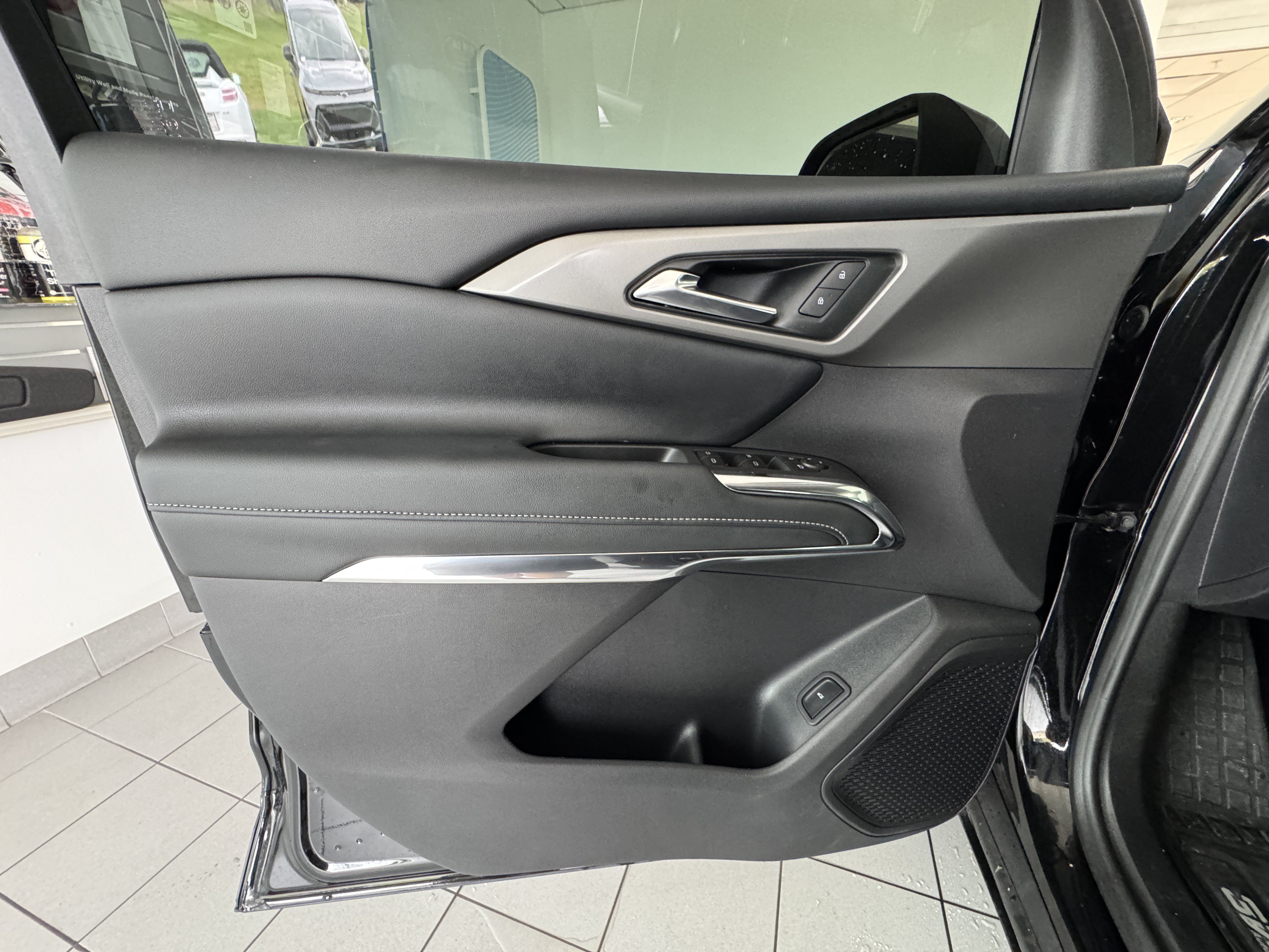 Used 2026 Chevrolet Traverse LT AWD/4WD image 11