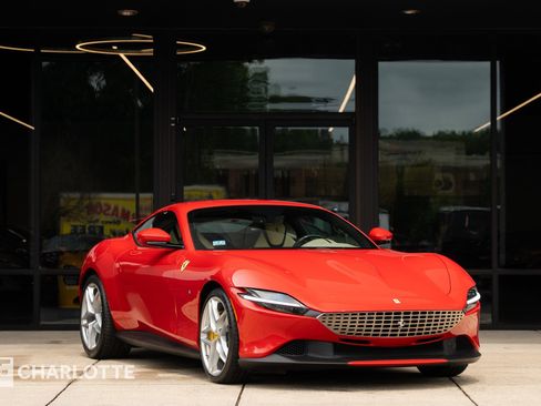 Used 2022 Ferrari Roma RWD image 1
