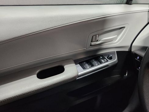 Used 2025 Toyota Sienna LE image 21
