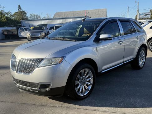 Used 2013 Lincoln MKX Base 4dr SUV image 3