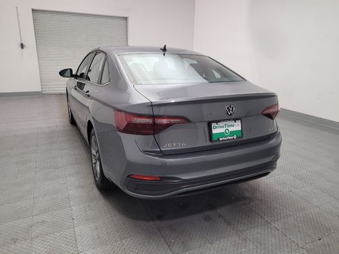 Used 2024 Volkswagen Jetta SE FWD image 6