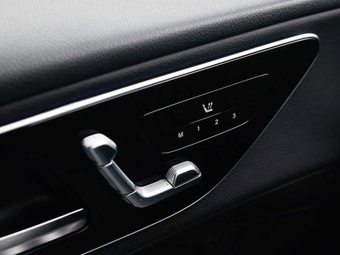 Used 2026 Mercedes-Benz GLC 300 4MATIC image 27