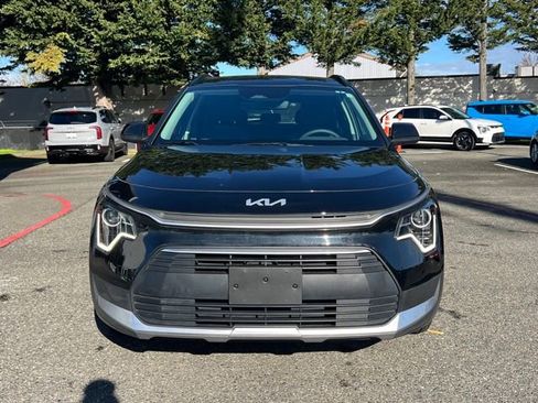 Used 2024 Kia Niro LX image 4