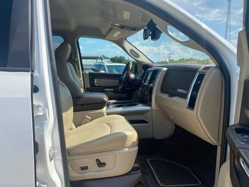 Used 2017 RAM 1500 Laramie w/ Convenience Group AWD/4WD image 8