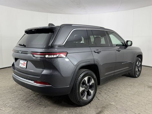 Used 2022 Jeep Grand Cherokee Limited 4xe w/ Luxury Tech Group II image 9