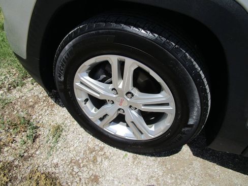 Used 2022 GMC Terrain SLE w/ Driver Convenience Package FWD image 18