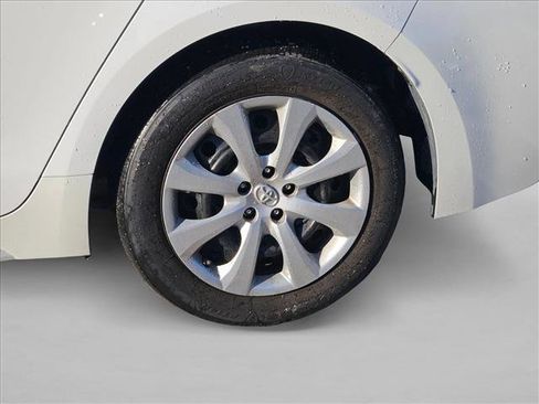 Used 2021 Toyota Corolla LE image 5