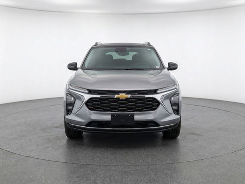 Used 2025 Chevrolet TrailBlazer LT FWD image 2