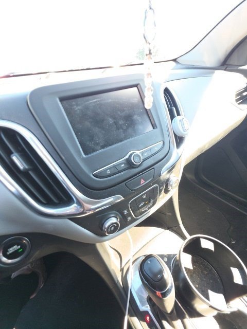 Used 2021 Chevrolet Equinox LS w/ LPO, Blackout Package FWD image 31