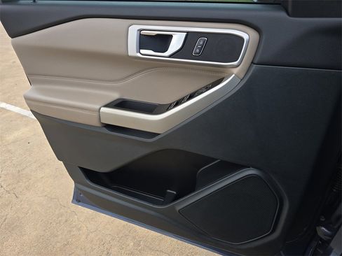 Used 2021 Ford Explorer XLT w/ Equipment Group 202A image 28