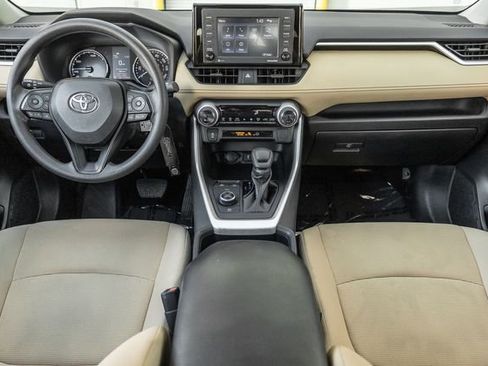 Used 2022 Toyota RAV4 LE image 8