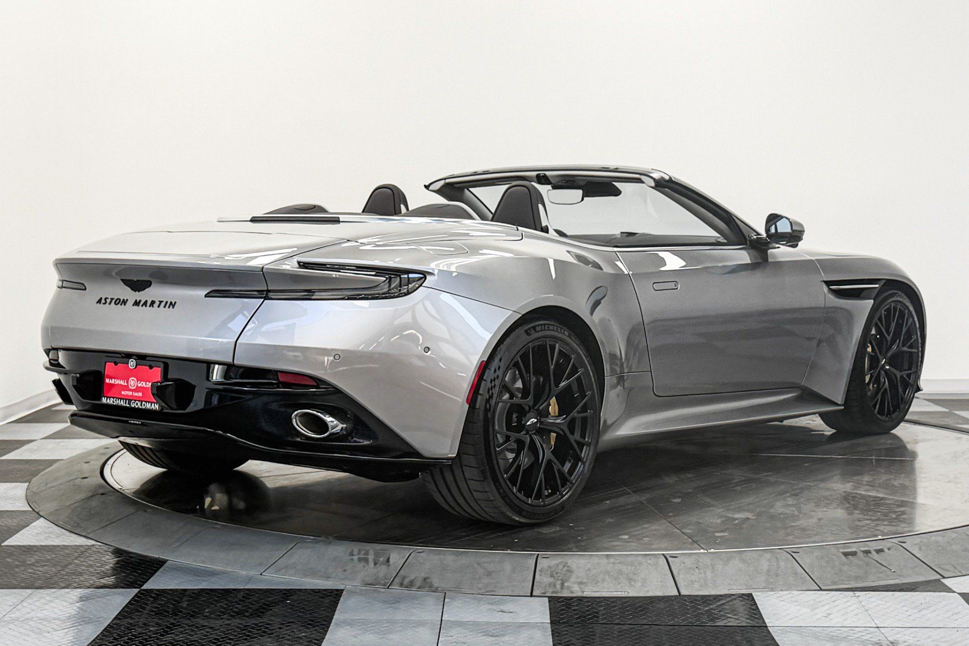 Used 2025 Aston Martin DB12 Convertible RWD image 9