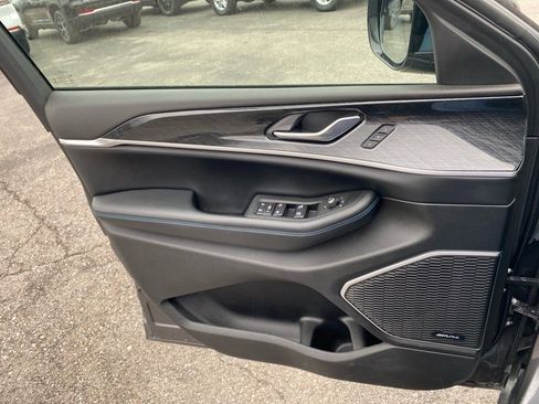 Used 2022 Jeep Grand Cherokee Trailhawk image 25