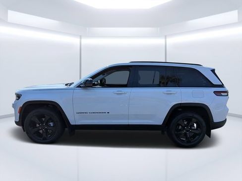 Certified 2023 Jeep Grand Cherokee Limited w/ Luxury Tech Group II AWD/4WD image 6