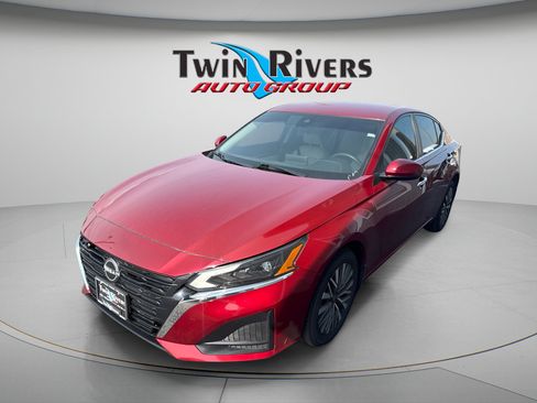 Used 2023 Nissan Altima 2.5 SV AWD/4WD image 1