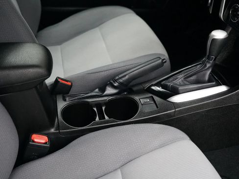 Used 2017 Toyota Corolla SE FWD image 35