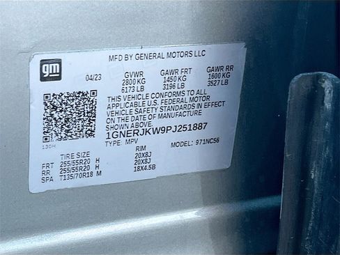 Used 2023 Chevrolet Traverse RS image 32