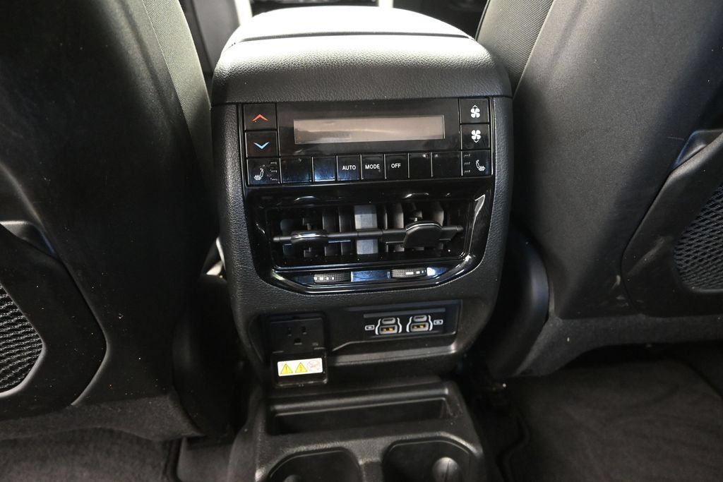 Used 2023 Jeep Grand Cherokee L Limited RWD image 19