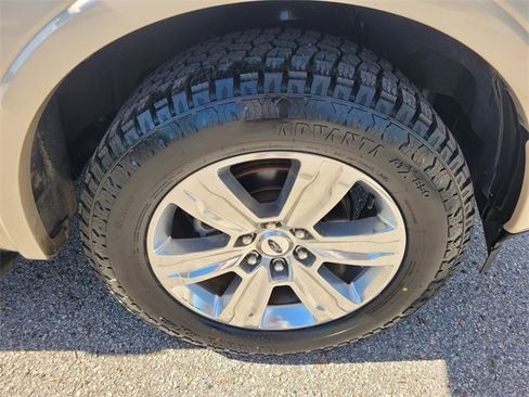 Used 2018 Ford F150 Platinum w/ Equipment Group 701A Luxury image 18