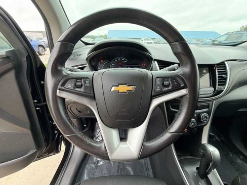 Used 2019 Chevrolet Trax LT w/ LT Convenience Package FWD image 19