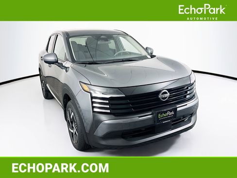 Used 2025 Nissan Kicks SV FWD image 1