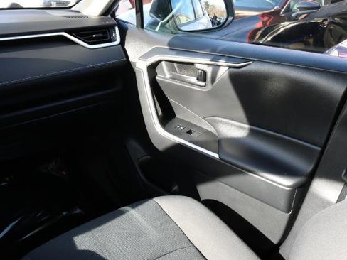 Used 2021 Toyota RAV4 LE image 22