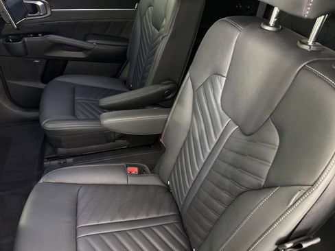 Certified 2025 Kia Sorento SX Prestige AWD/4WD image 26