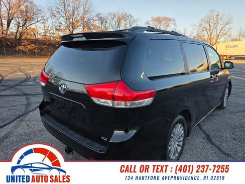 Used 2012 Toyota Sienna XLE image 5