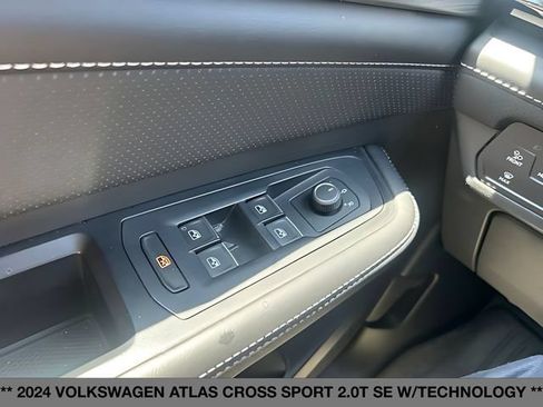Used 2024 Volkswagen Atlas Cross Sport SE AWD/4WD image 32