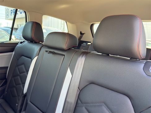 New 2026 Volkswagen Atlas Peak Edition image 32