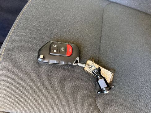 Used 2025 Jeep Wrangler Unlimited Sahara AWD/4WD image 20