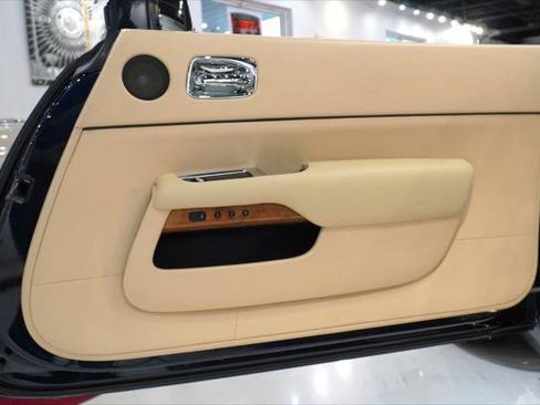 Used 2016 Rolls-Royce Dawn RWD image 18